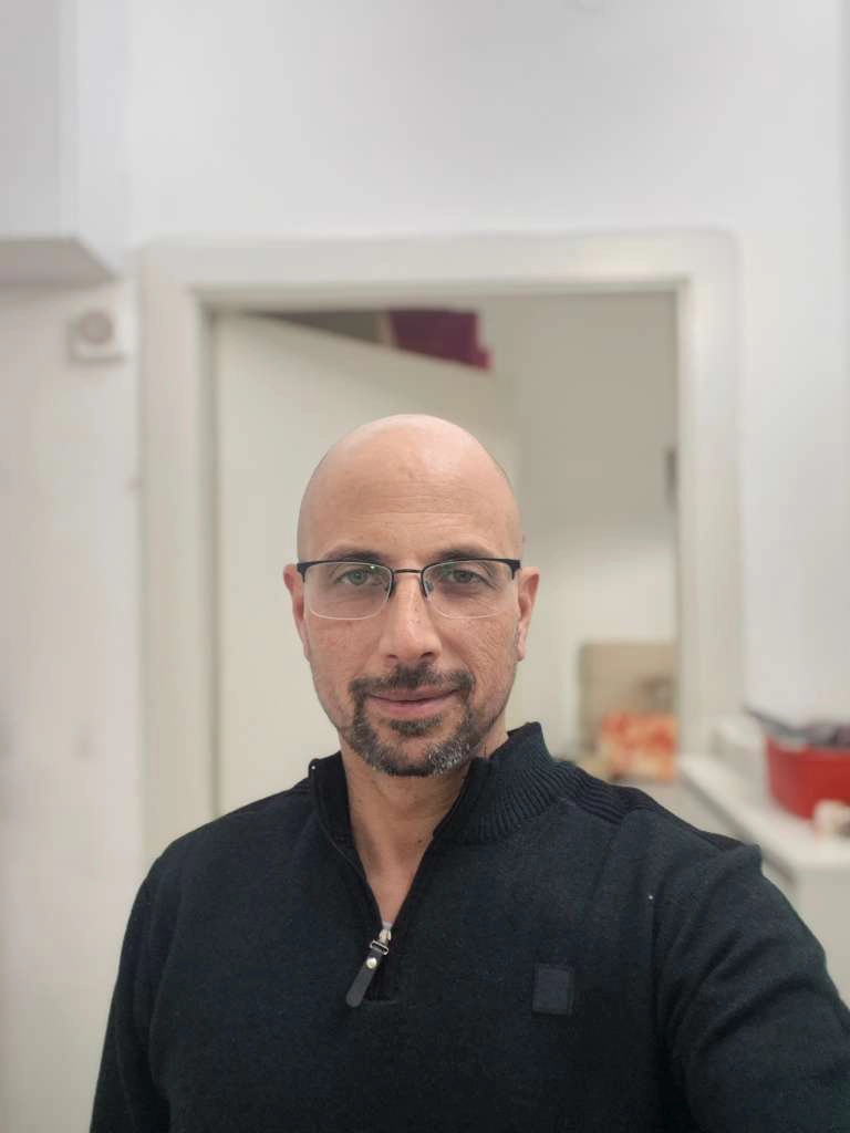 מי